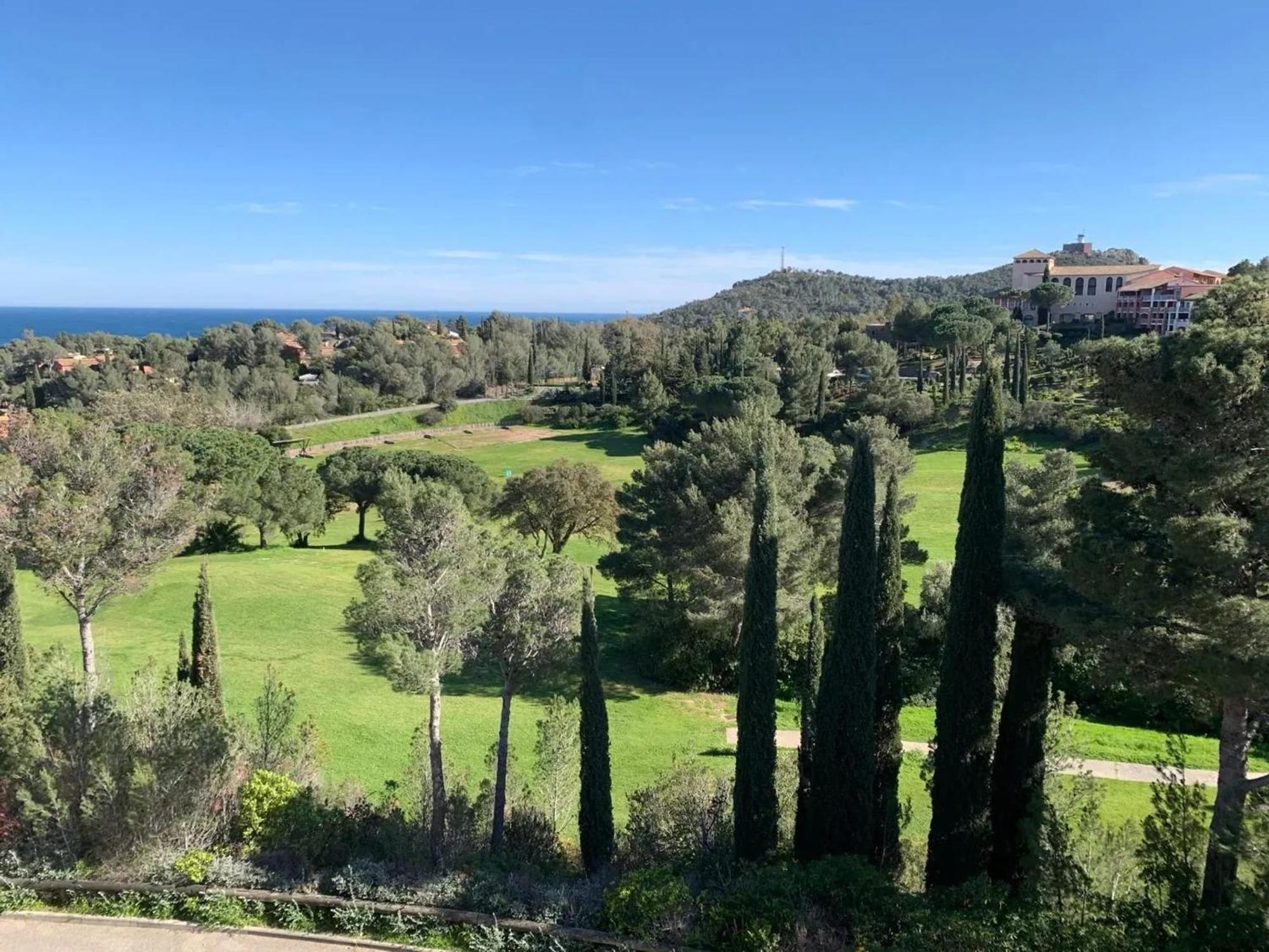 Agay Seaview: 2-Bedroom Apartment with Shared Pool Saint-Raphael  Exterior photo